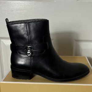 Michael Kors Ryan Black Leather Ankle Boots sz 8.5 Silver Logo Side Zip MK Charm